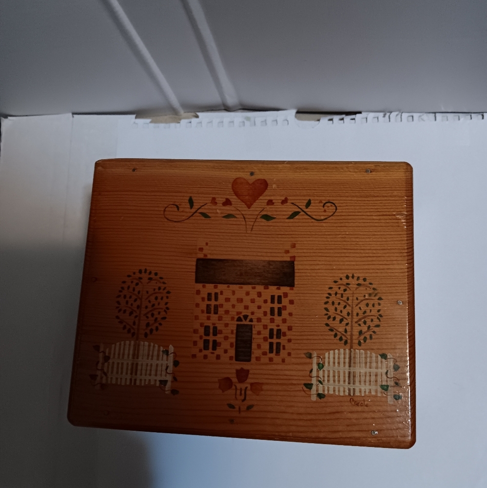 Vtg GUC Decorative Wooden Box with Heart and House Design